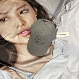 (new+tag) Calvin Klein — grey embroidery hat